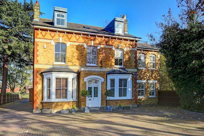 1 Bedroom Flat To Rent In Hampton Road, Teddington, TW11