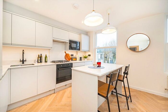 2 Bedroom Flat For Sale In Shepherds Bush Road, London, W6