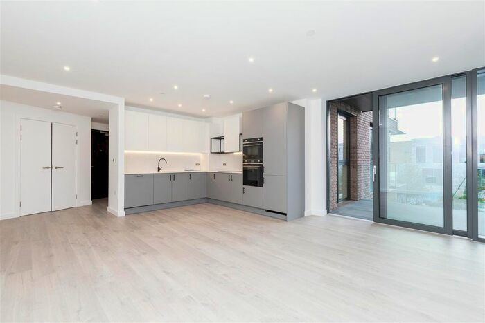 2 Bedroom Flat To Rent In Willowbrook House, Coster Avenue, London, N4