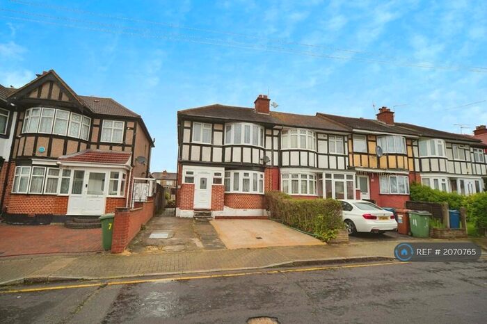 4 Bedroom End Of Terrace House To Rent In Perwell Avenue, Harrow, HA2