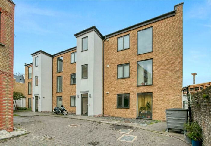 2 Bedroom Apartment To Rent In Refectory Apartments, Lawrence Yard, London, N15