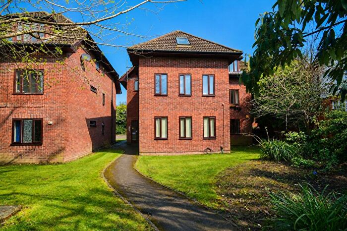 Studio To Rent In Kingston Avenue, Leatherhead, KT22