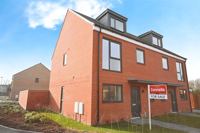 4 Bedroom Semi-Detached House For Sale In Ghyllgrove Close, Basildon, SS14
