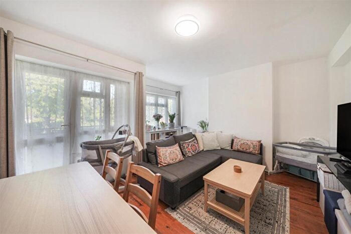 1 Bedroom Flat For Sale In Gauntlett Court, Wembley, HA0