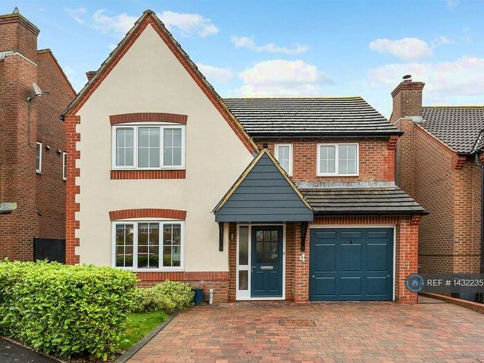 4 Bedroom Detached House To Rent In Lubeck Drive, Andover, SP10