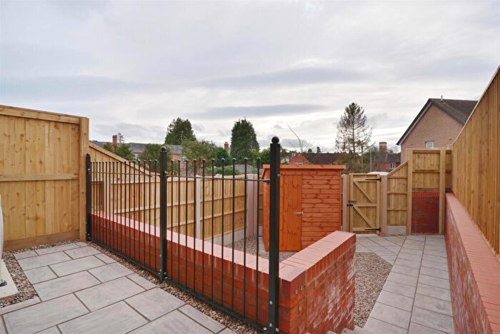 3 Bedroom Town House For Sale In St Nicholas Close, Broomy Hill, Hereford, HR4