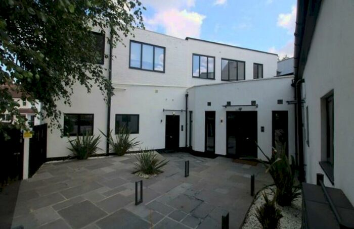 1 Bedroom Flat To Rent In St. Albans Road, Potters Bar, EN6