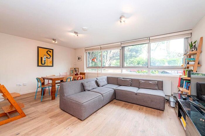 2 Bedroom Flat To Rent In Steeles Road, London, NW3
