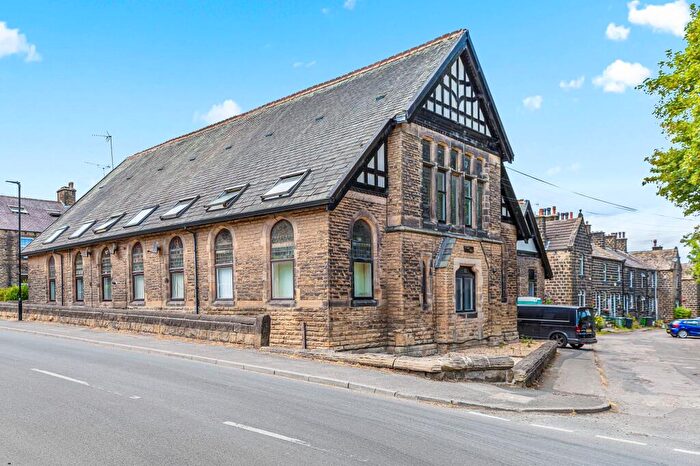 2 Bedroom Flat For Sale In Park View, Yeadon, LS19