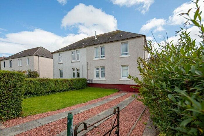 1 Bedroom Flat To Rent In Bed With Driveway & Garden Netherplace Rd, G77