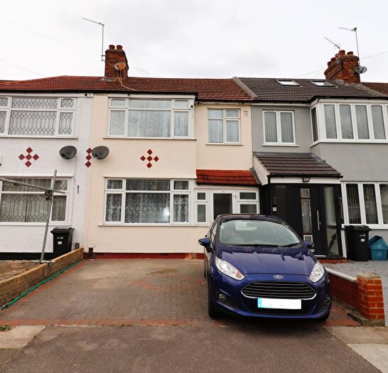 3 Bedroom Terraced House To Rent In Dellwood Gardens, Ilford, IG5