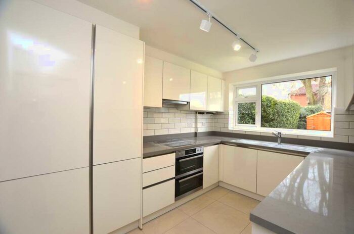 2 Bedroom Apartment To Rent In Green Lane, Amersham, HP6