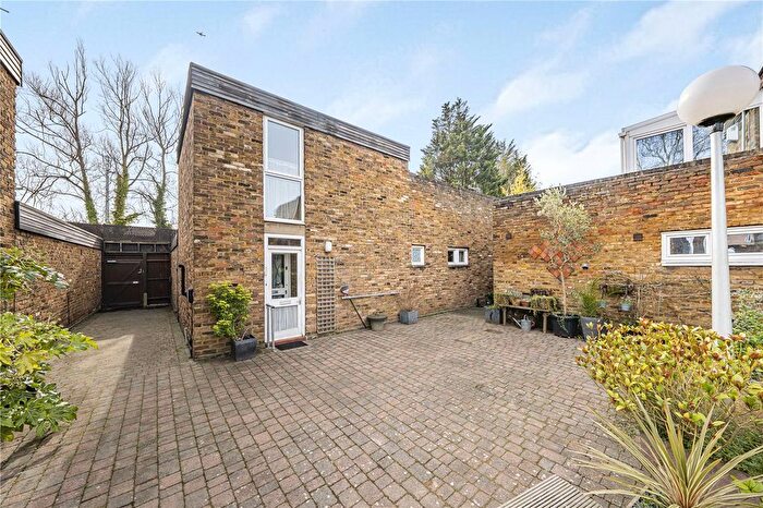 3 Bedroom End Terrace House For Sale In Fairacre, Acacia Grove, New Malden, KT3