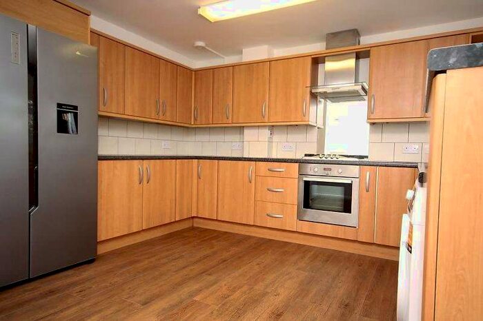 2 Bedroom Maisonette Flat To Rent In Langleys, Basildon, Essex, SS16