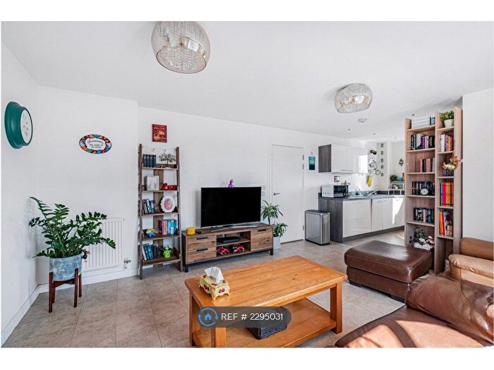 2 Bedroom Flat To Rent In Heritage Court, Croydon, CR0