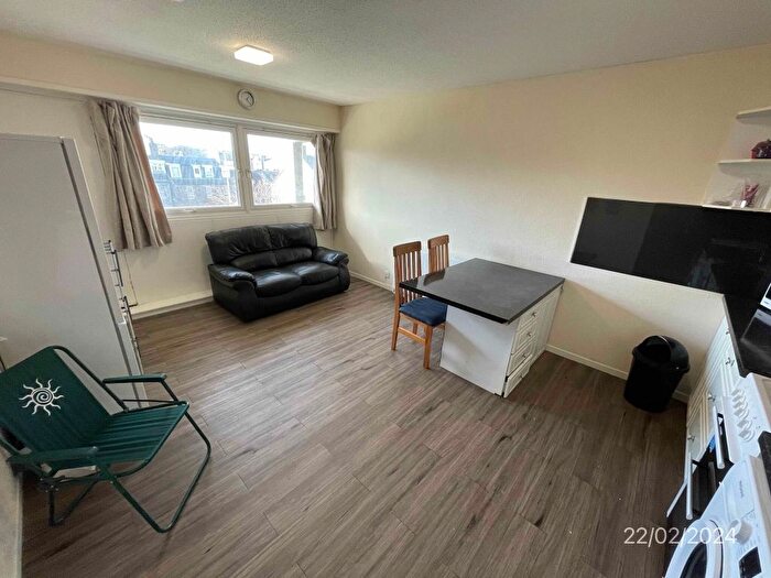 3 Bedroom Terraced House To Rent In Thistle Court, First Floor, Aberdeen, AB10