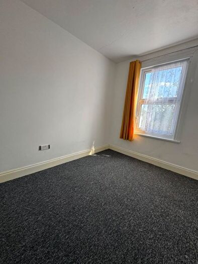 3 Bedroom Flat To Rent In Milton Avenue, London, E6