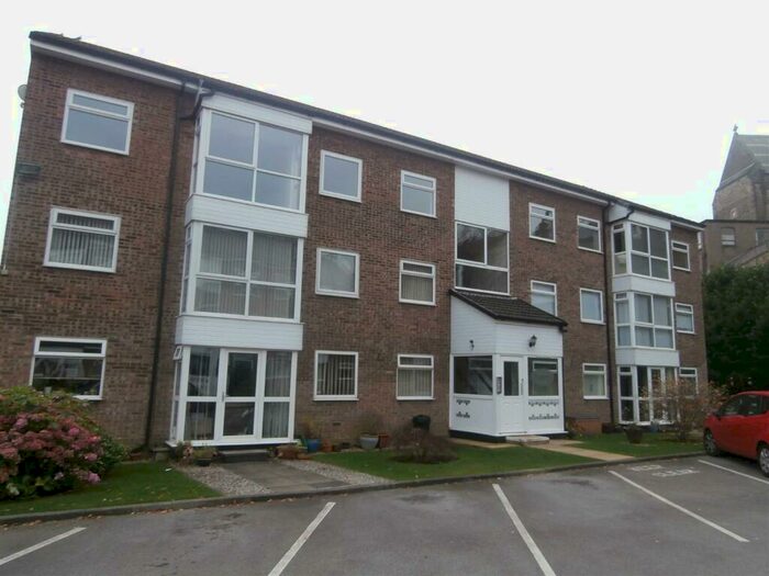 2 Bedroom Flat To Rent In Kay Brow, Ramsbottom, BL0