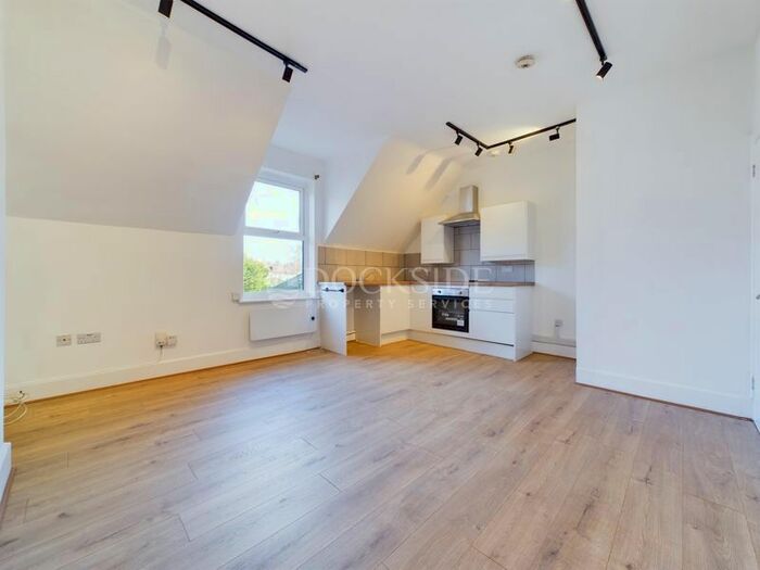 1 Bedroom Flat To Rent In London Road, Strood, Rochester, ME2