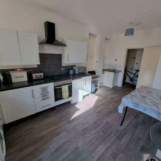 2 Bedroom Flat To Rent In South Road, Liverpool, L22