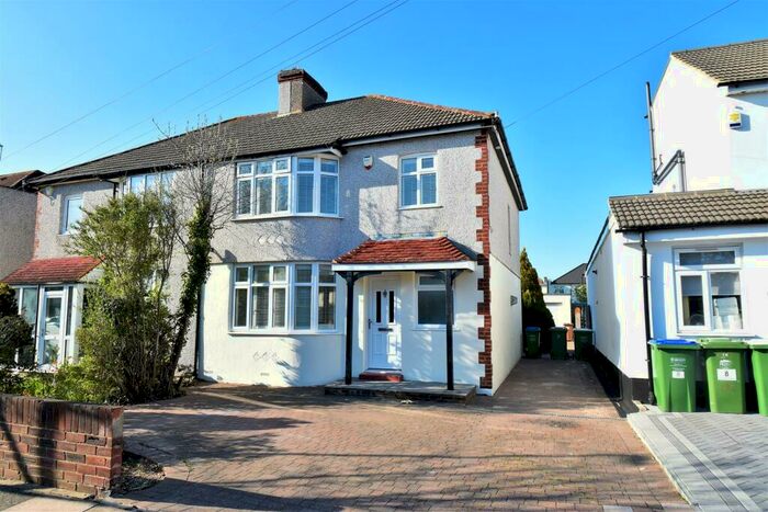 3 Bedroom Semi-Detached House To Rent In Fairlawn Avenue, Bexleyheath, DA7