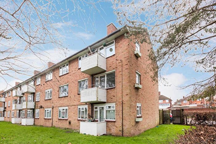 2 Bedroom Flat To Rent In Oxford Road, Littlemore, Oxford, OX4