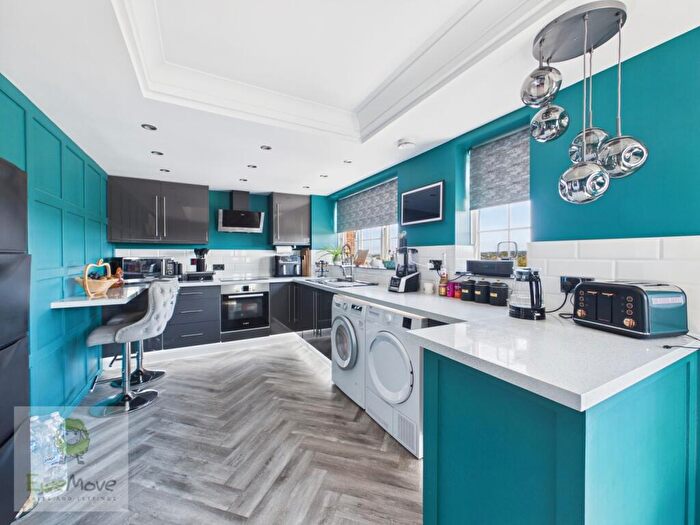3 Bedroom Maisonette For Sale In Wells Court, Strood, Rochester, ME2