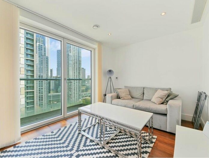 Studio To Rent In Lincoln Plaza, London, E14