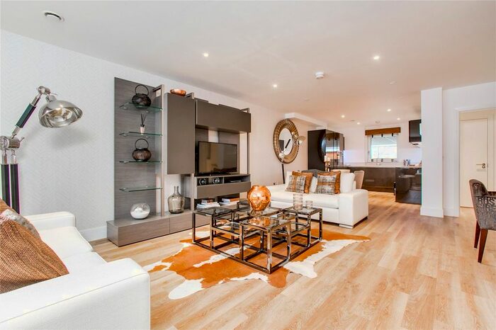 2 Bedroom Maisonette To Rent In Greenside Road, London, W12