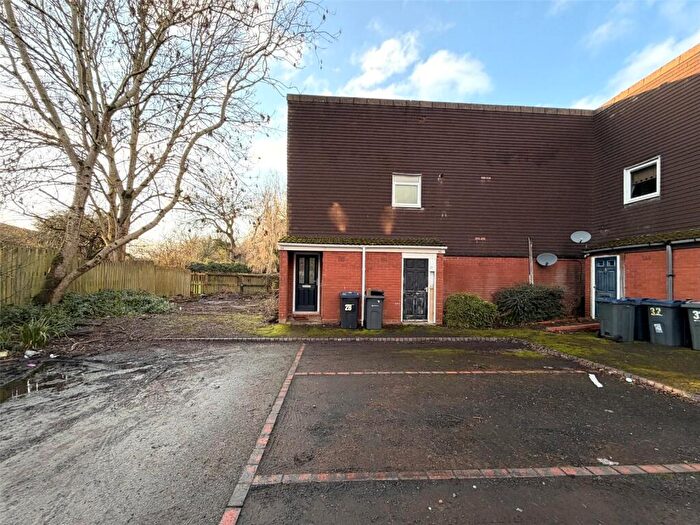 1 Bedroom Maisonette For Sale In Lynfield Close, Birmingham, West Midlands, B38