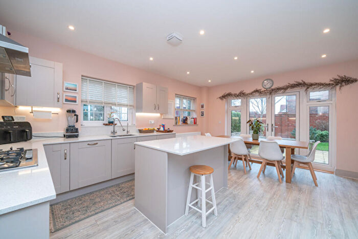 4 Bedroom Detached House For Sale In Vaisey Close, Tring, HP23