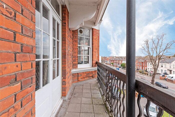 2 Bedroom Flat To Rent In Shoot Up Hill, Cricklewood, NW2
