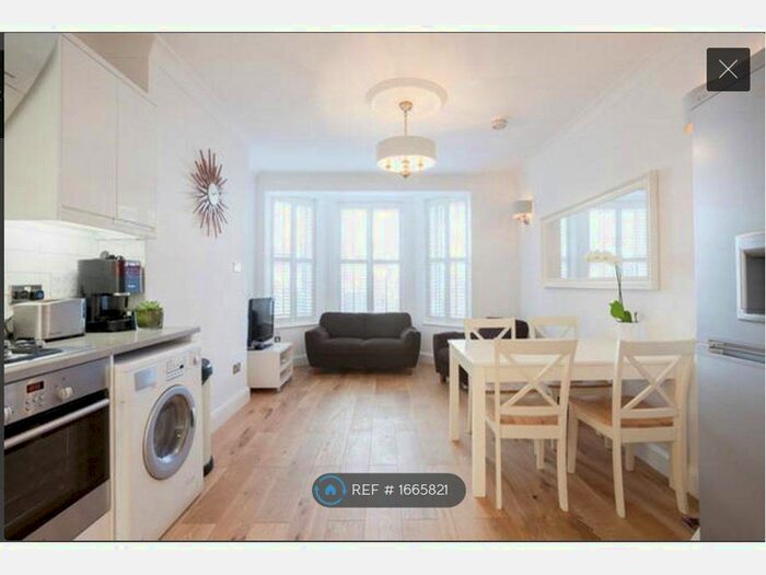 3 Bedroom Flat To Rent In Penshurst, London, NW5