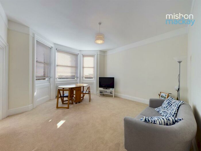 2 Bedroom Flat To Rent In Cromwell Road, Hove, East Sussex, BN3