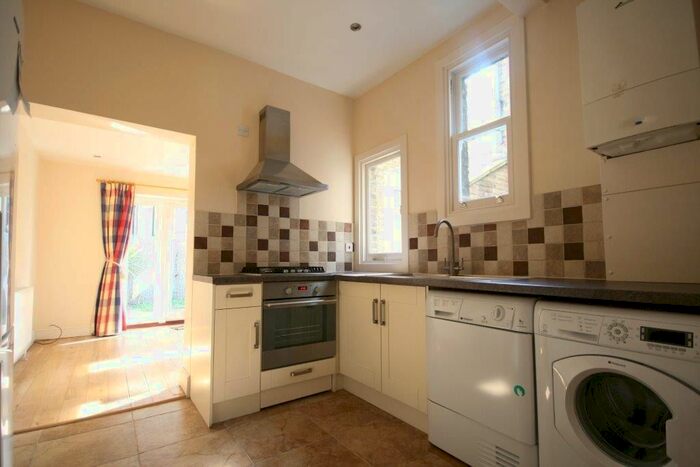 2 Bedroom Flat To Rent In Musard Road, Hammersmith, London, W6