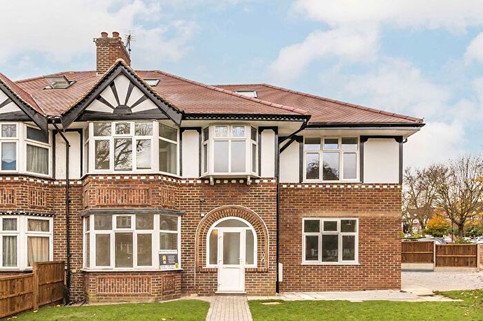 3 Bedroom Flat To Rent In Brunswick Gardens, London, W5