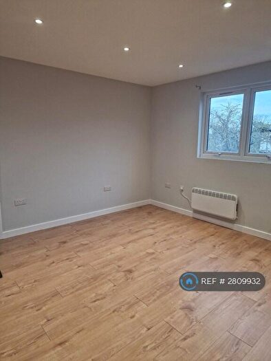 2 Bedroom Flat To Rent In Hillside Avenue, Wembley, HA9
