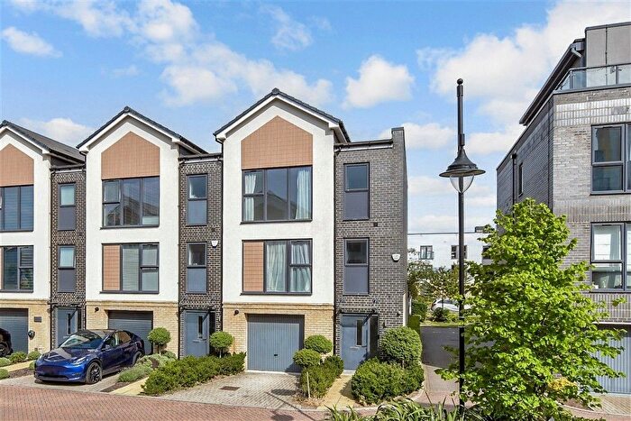 4 Bedroom End Of Terrace House For Sale In Tigris Crescent, Chatham, Kent, ME4