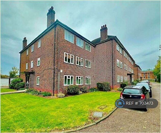 2 Bedroom Flat To Rent In High Road, London, N12