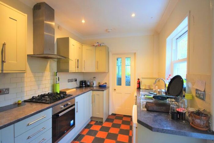 5 Bedroom Semi-Detached House To Rent In Guildford Park Road, Guildford GU2