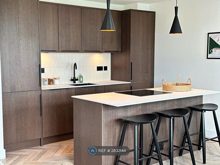 1 Bedroom Flat To Rent In St. Paul's Court, London, SW4