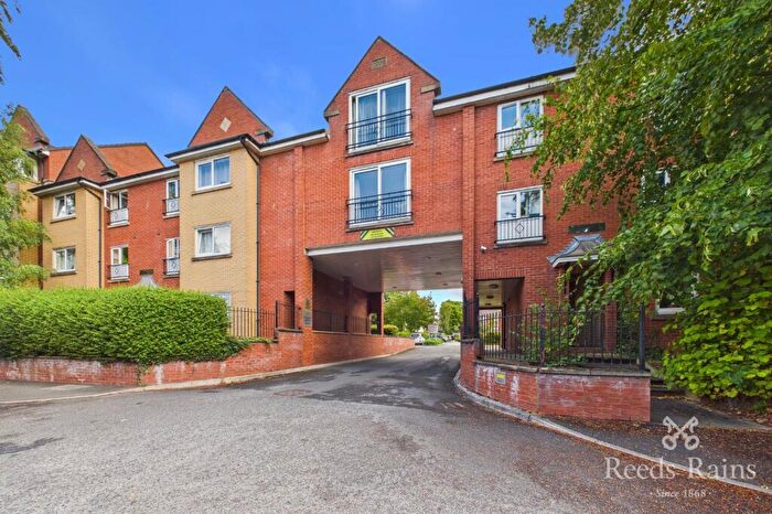 2 Bedroom Apartment For Sale In Whiteoak Road, Manchester, Greater Manchester, M14