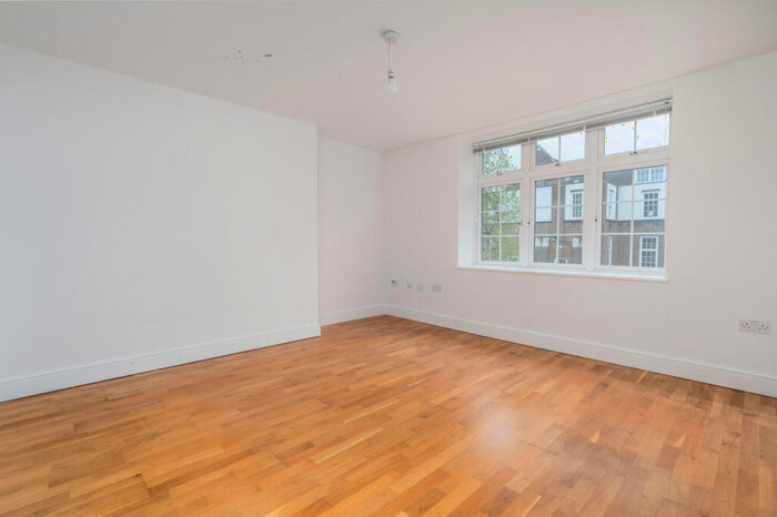 3 Bedroom Apartment To Rent In Halton Road, London, N1