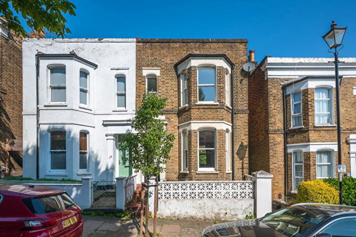 3 Bedroom Terraced House For Sale In Lind Street, London, SE8