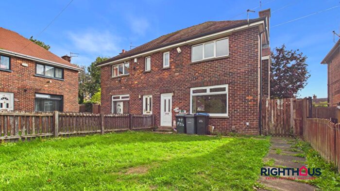 3 Bedroom Semi Detached House For Sale In Fenwick Drive, Bradford, BD6