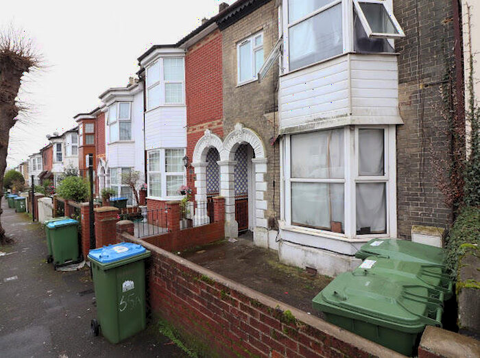 3 Bedroom Flat To Rent In Cranbury Avenue, Southampton, SO14