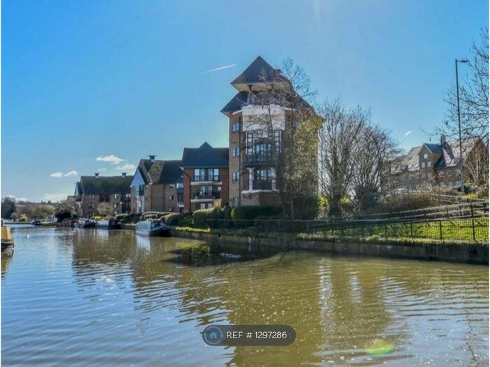 2 Bedroom Flat To Rent In Viaduct Road, Ware SG12