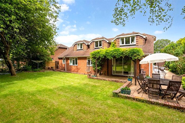 5 Bedroom Detached House For Sale In Reading Road, Chineham, Hampshire, RG24