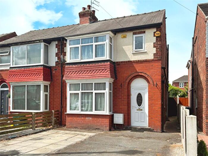 3 Bedroom Semi-Detached House For Sale In Wivelsfield Road, Doncaster, South Yorkshire, DN4