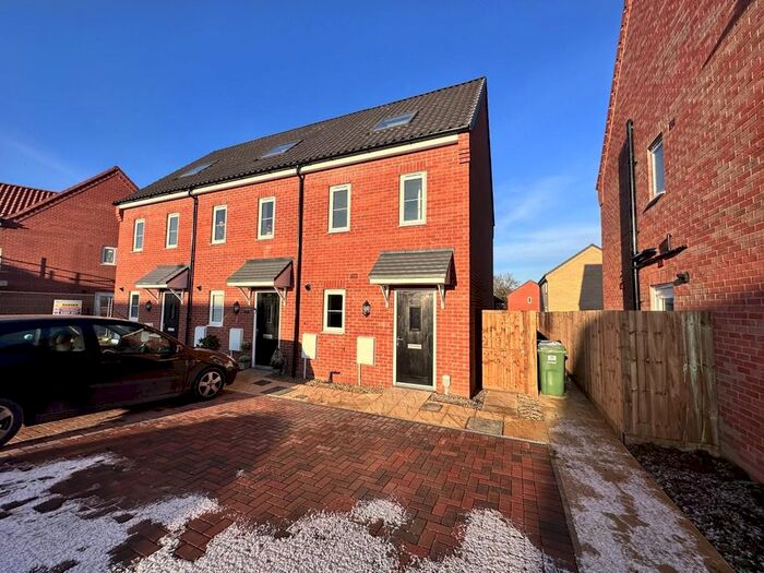 3 Bedroom Semi-Detached House To Rent In Briggs Mead, Wymondham, NR18